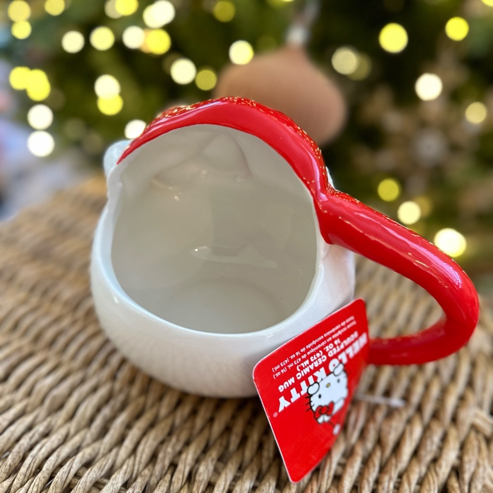 Hello Kitty Christmas Santa hat mug - Picture 6 of 7
